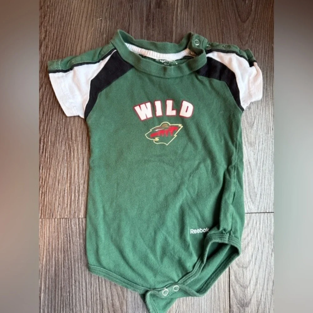 Minnesota wild‎ onesie 18 month
